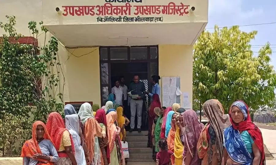 पुरोहितों का खेड़ा और फतेहपुर को पालिका में शामिल करने पर ग्रामीणों का विरोध, SDM को सौंपा ज्ञापन