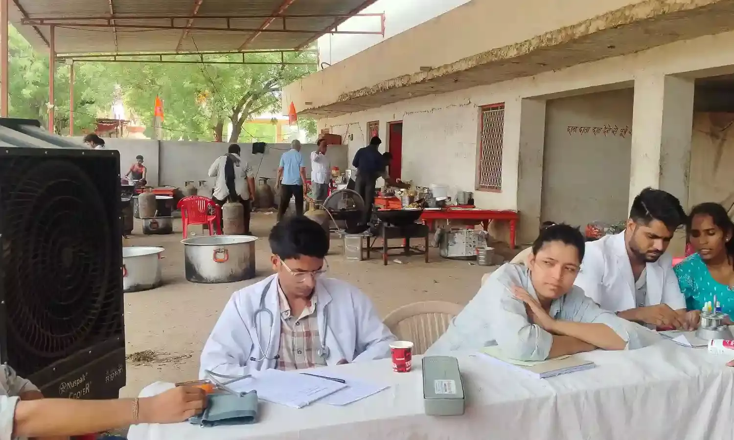 60 युनिट किया रक्तदान