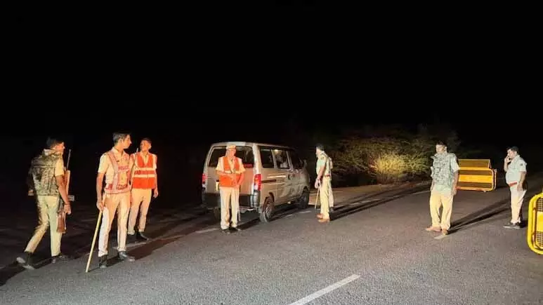 तस्करों का दुस्साहस: पुलिस पर की अंधाधुंध फायरिंग, बाल-बाल बची टीम तस्करों का दुस्साहस: पुलिस पर की अंधाधुंध फायरिंग, बाल-बाल बची टीम