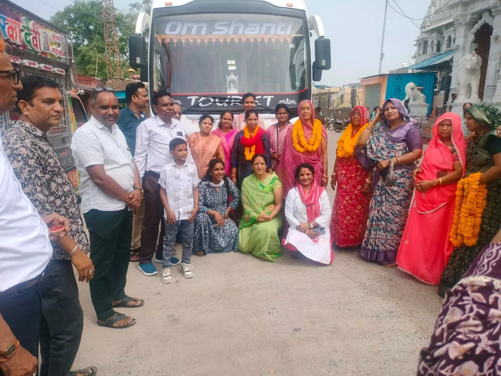 भीलवाड़ा से बद्रीनाथ के लिए रवाना हुई श्रद्धालुओं की बस, 13 जून से श्रीमद् भागवत कथा का आयोजन भीलवाड़ा से बद्रीनाथ के लिए रवाना हुई श्रद्धालुओं की बस, 13 जून से श्रीमद् भागवत कथा का आयोजन