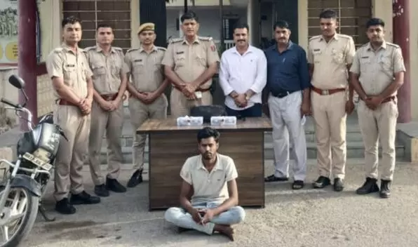 2 देशी पिस्टल, मैग्जीन व 06 जिन्दा राउण्ड के साथ युवक गिरफ्तार, बाइक चोरी के मामले में 1 साल से था फरार