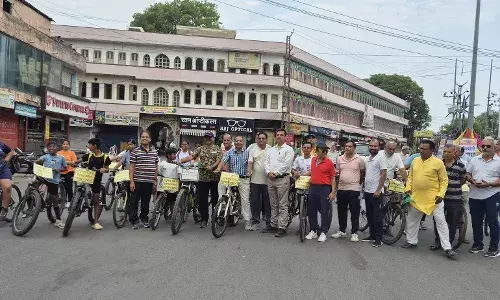विश्व साइकिल दिवस पर न‍िकाली साइकिल रैली, प्रदूषण से बचाने का संदेश