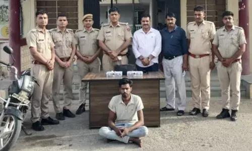 2 देशी पिस्टल, मैग्जीन व 06 जिन्दा राउण्ड के साथ युवक गिरफ्तार, बाइक चोरी के मामले में 1 साल से था फरार