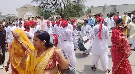तहसील स्तरीय महेश नवमी महोत्सव के तहत बीगोद में भव्य शोभायात्रा निकाली तहसील स्तरीय महेश नवमी महोत्सव के तहत बीगोद में भव्य शोभायात्रा निकाली