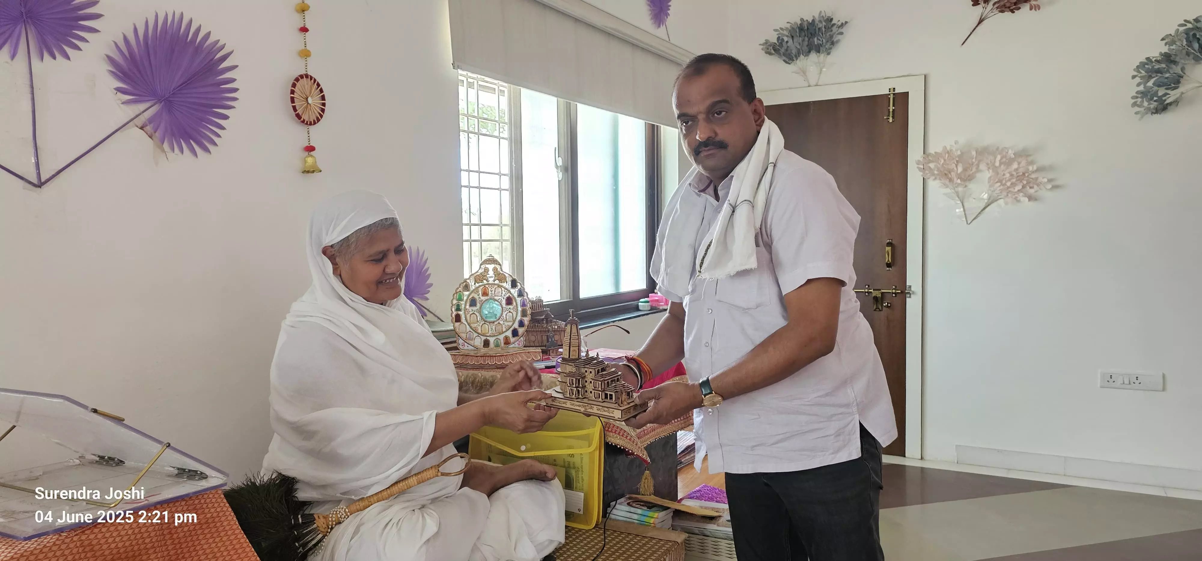 स्वस्ति धाम चोरी प्रकरण के खुलासे में योगदान पर विधायक शत्रुघ्न गौतम का सम्मान स्वस्ति धाम चोरी प्रकरण के खुलासे में योगदान पर विधायक शत्रुघ्न गौतम का सम्मान