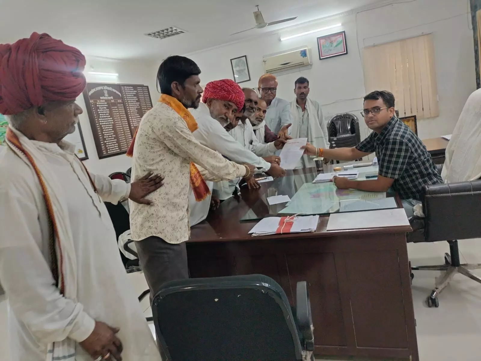 भारतीय किसान संघ द्वारा उपखंड अधिकारी को दिया ज्ञापन