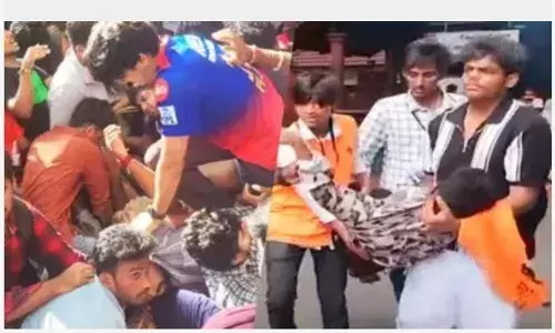 बेंगलुरु स्टेडियम के बाहर भगदड़, चलता रहा  जश्न मरते रहे लोग ,11 लोगों की मौत