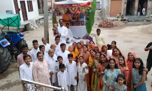 रोपा में महेश नवमी पर शोभा यात्रा निकाली, भजनों पर झूमे समाजजन।