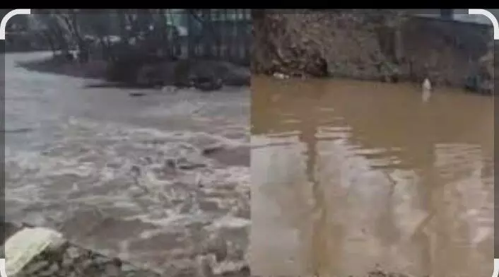 जम्मू-कश्मीर में बादल फटने से महिला की मौत, कई इलाकों में बाढ़ जैसे हालात जम्मू-कश्मीर में बादल फटने से महिला की मौत, कई इलाकों में बाढ़ जैसे हालात