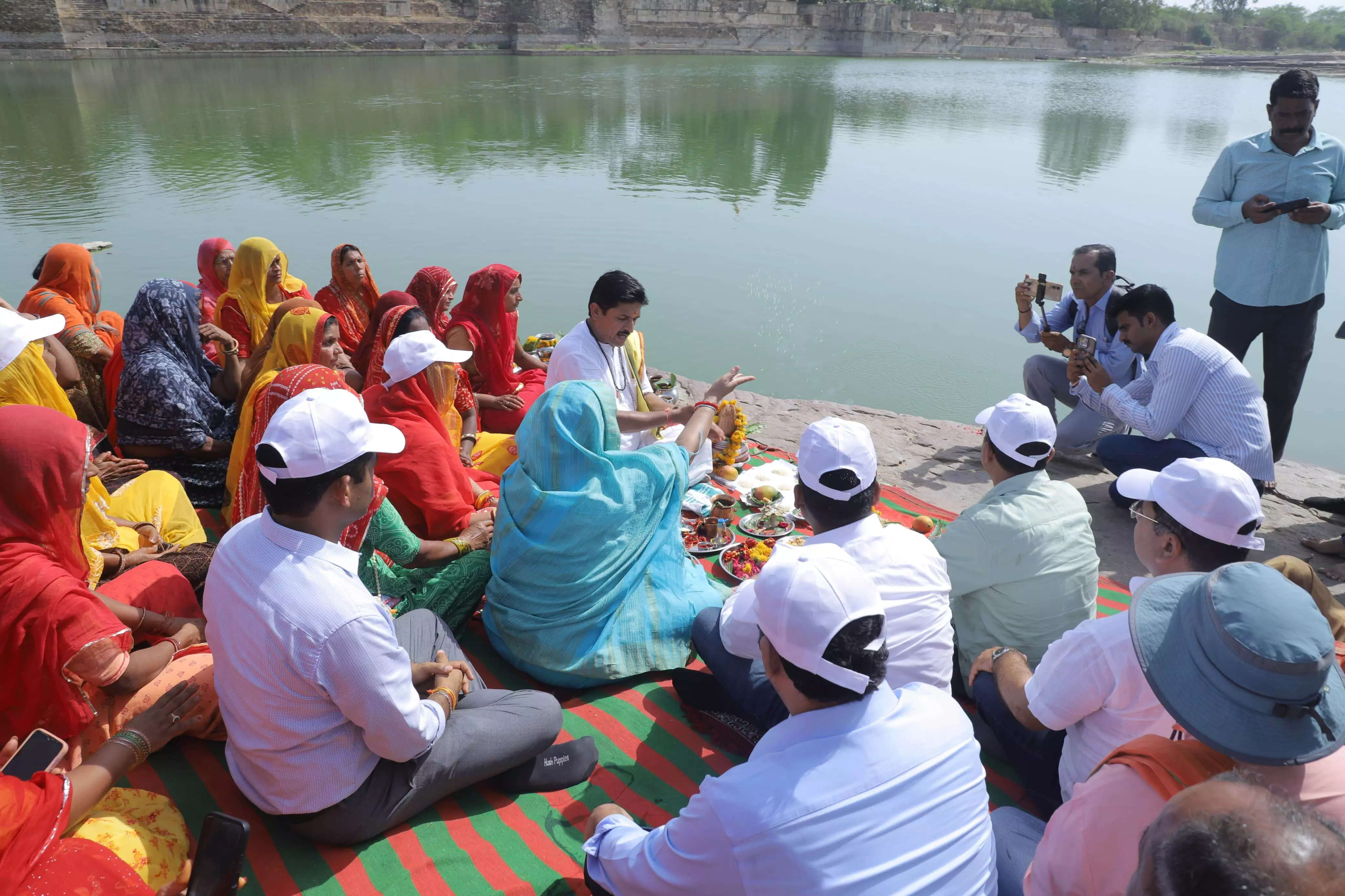 प्रभारी मंत्री डॉ मंजू बाघमार ने किले पर जल पूजन कर किया जिला स्तरीय अभियान का शुभारंभ प्रभारी मंत्री डॉ मंजू बाघमार ने किले पर जल पूजन कर किया जिला स्तरीय अभियान का शुभारंभ