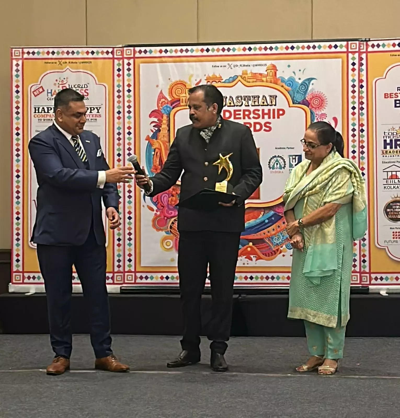 रावला सगरून-कुंभलगढ़ को वर्ष का सर्वश्रेष्ठ वेडिंग डेस्टिनेशन का प्रथम पुरस्कार रावला सगरून-कुंभलगढ़ को वर्ष का सर्वश्रेष्ठ वेडिंग डेस्टिनेशन का प्रथम पुरस्कार