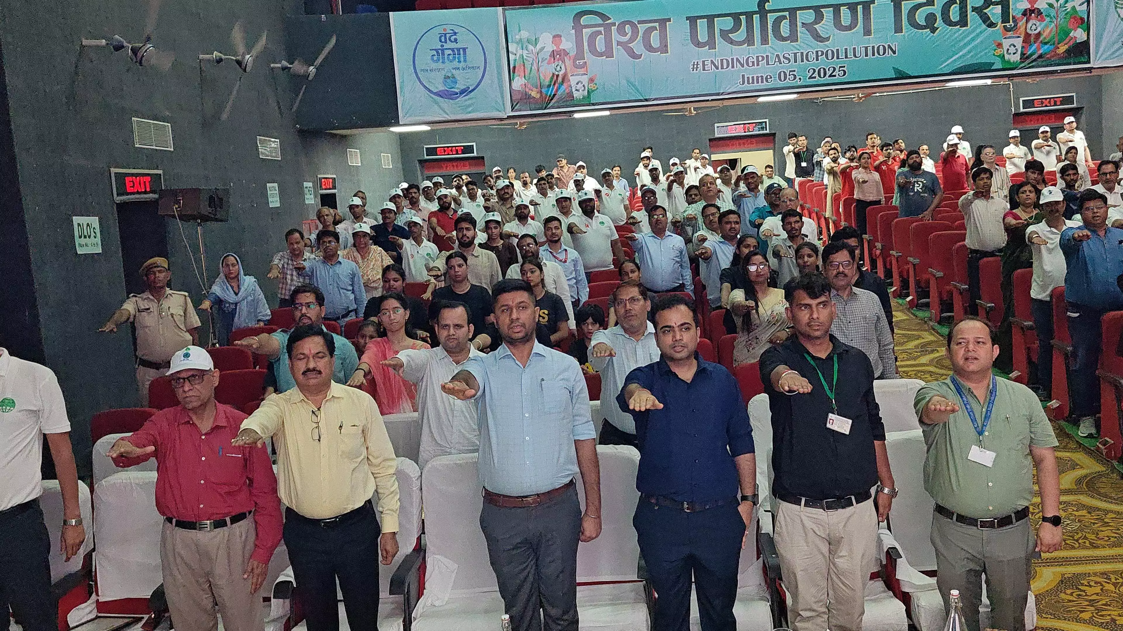 सांसद, शहर विधायक, जिला कलेक्टर, महापौर सहित अन्य वरिष्ठ जनप्रतिनिधि व अधिकारी रहे मौजूद सांसद, शहर विधायक, जिला कलेक्टर, महापौर सहित अन्य वरिष्ठ जनप्रतिनिधि व अधिकारी रहे मौजूद