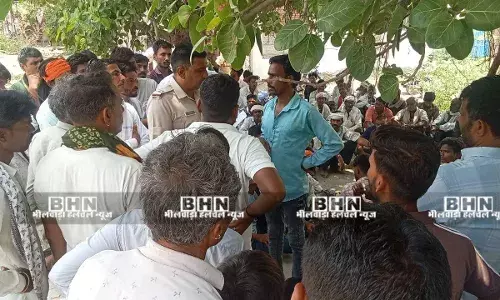 अवैध खनन मामले में परिजनों का आक्रोश, मुआवजे की मांग को लेकर प्रशासन और माफियाओं के खिलाफ नारेबाजी
