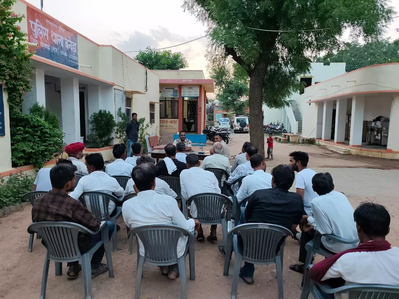 आगामी त्योहारों को लेकर बनेड़ा थाने में हुई सीएलजी मीटिंग आगामी त्योहारों को लेकर बनेड़ा थाने में हुई सीएलजी मीटिंग