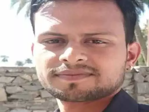 युवक ने पंखे से लटककर की आत्महत्या युवक ने पंखे से लटककर की आत्महत्या