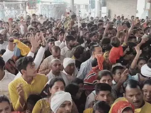निर्जला एकादशी पर खाटू में भक्तों का सैलाब, भीषण गर्मी में लगा वाहनों का लंबा जाम निर्जला एकादशी पर खाटू में भक्तों का सैलाब, भीषण गर्मी में लगा वाहनों का लंबा जाम