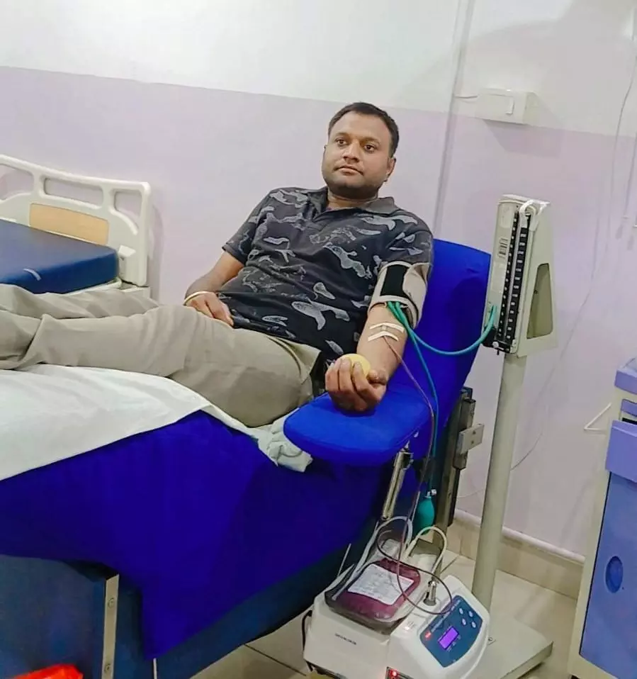अनजान जरुरतमन्द मातृ शक्ति के लिए 60 किलोमीटर दूर आकर किया रक्तदान अनजान जरुरतमन्द मातृ शक्ति के लिए 60 किलोमीटर दूर आकर किया रक्तदान