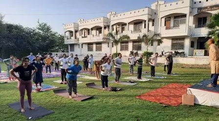 निर्जला एकादशी पर भजन, योगाभ्यास और वैदिक ध्यान: योग योद्धा तैयार निर्जला एकादशी पर भजन, योगाभ्यास और वैदिक ध्यान: योग योद्धा तैयार
