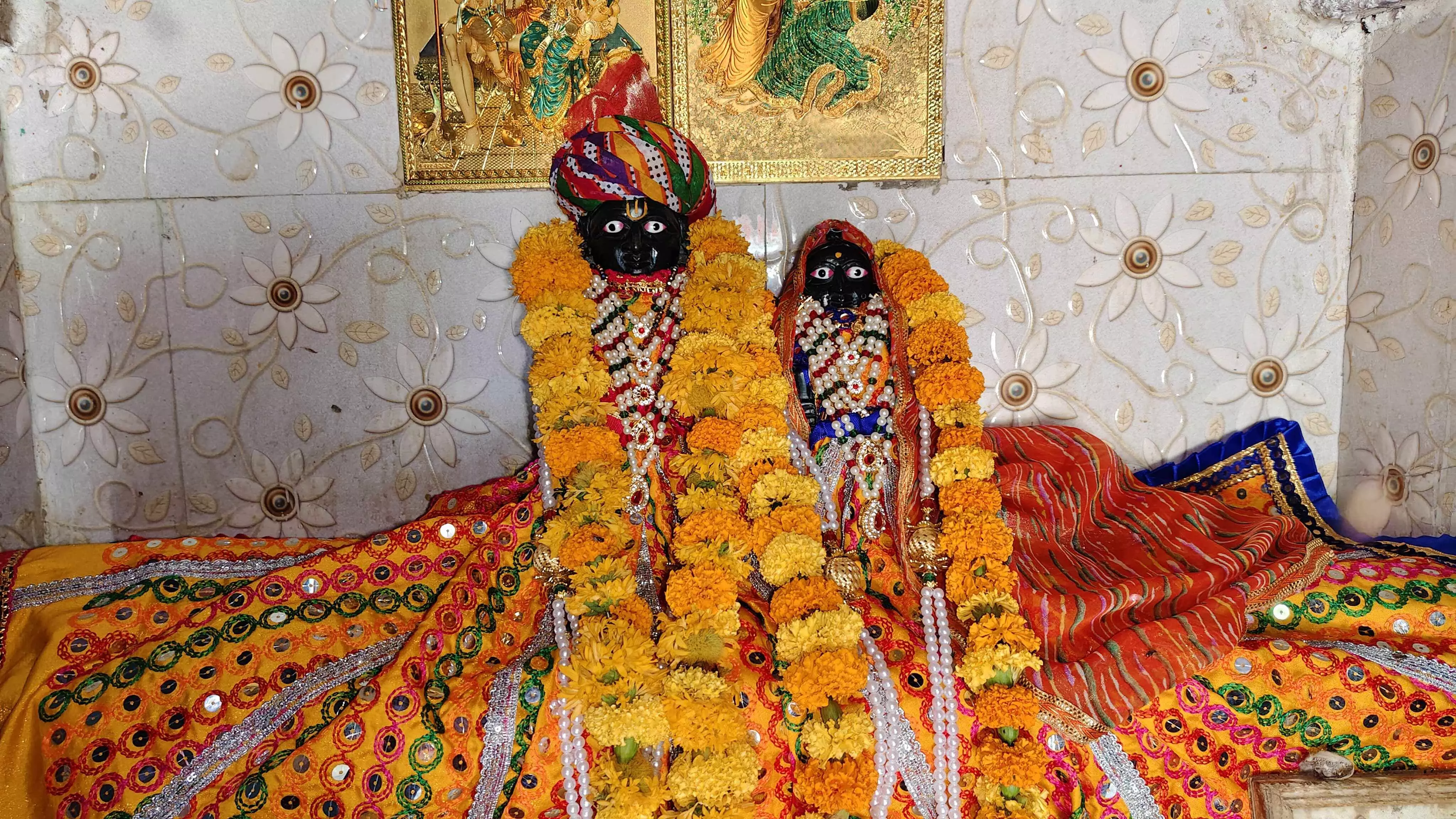 निर्जला एकादशी पर मंदिरों में किया दान-पुण्य, महिलाओं ने रखा व्रत निर्जला एकादशी पर मंदिरों में किया दान-पुण्य, महिलाओं ने रखा व्रत