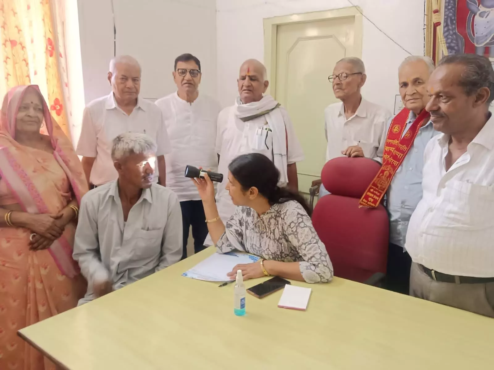 निशुल्क नेत्र शिविर में 10 गांवो के रोगियों ने लिया परामर्श