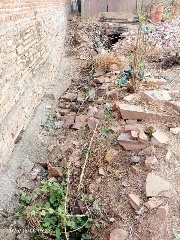 लाडपुरा में कचरे से अटी नहरें, 7 महीने बाद भी ना तो सफाई और ना विकास हुआ