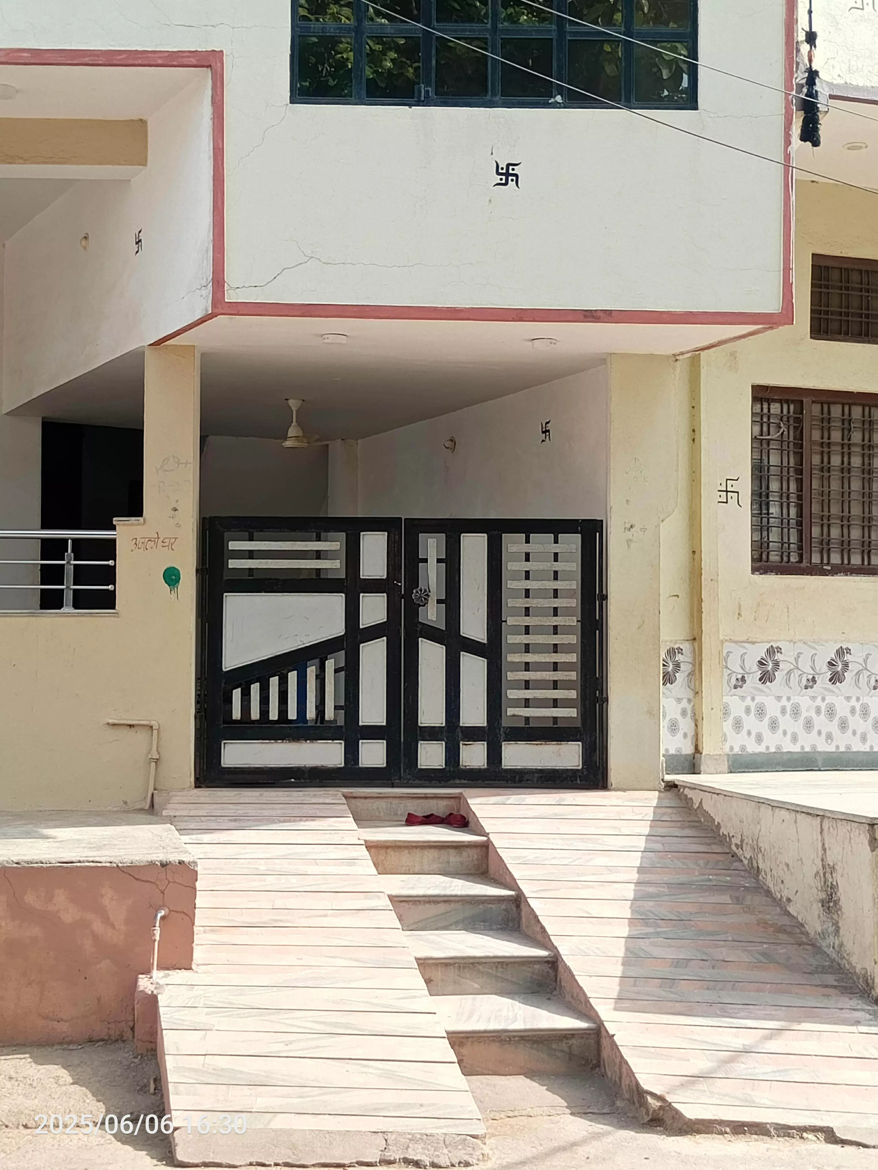 लाडपुरा गांव में एक मकान से मोटर साइकिल चोरी लाडपुरा गांव में एक मकान से मोटर साइकिल चोरी