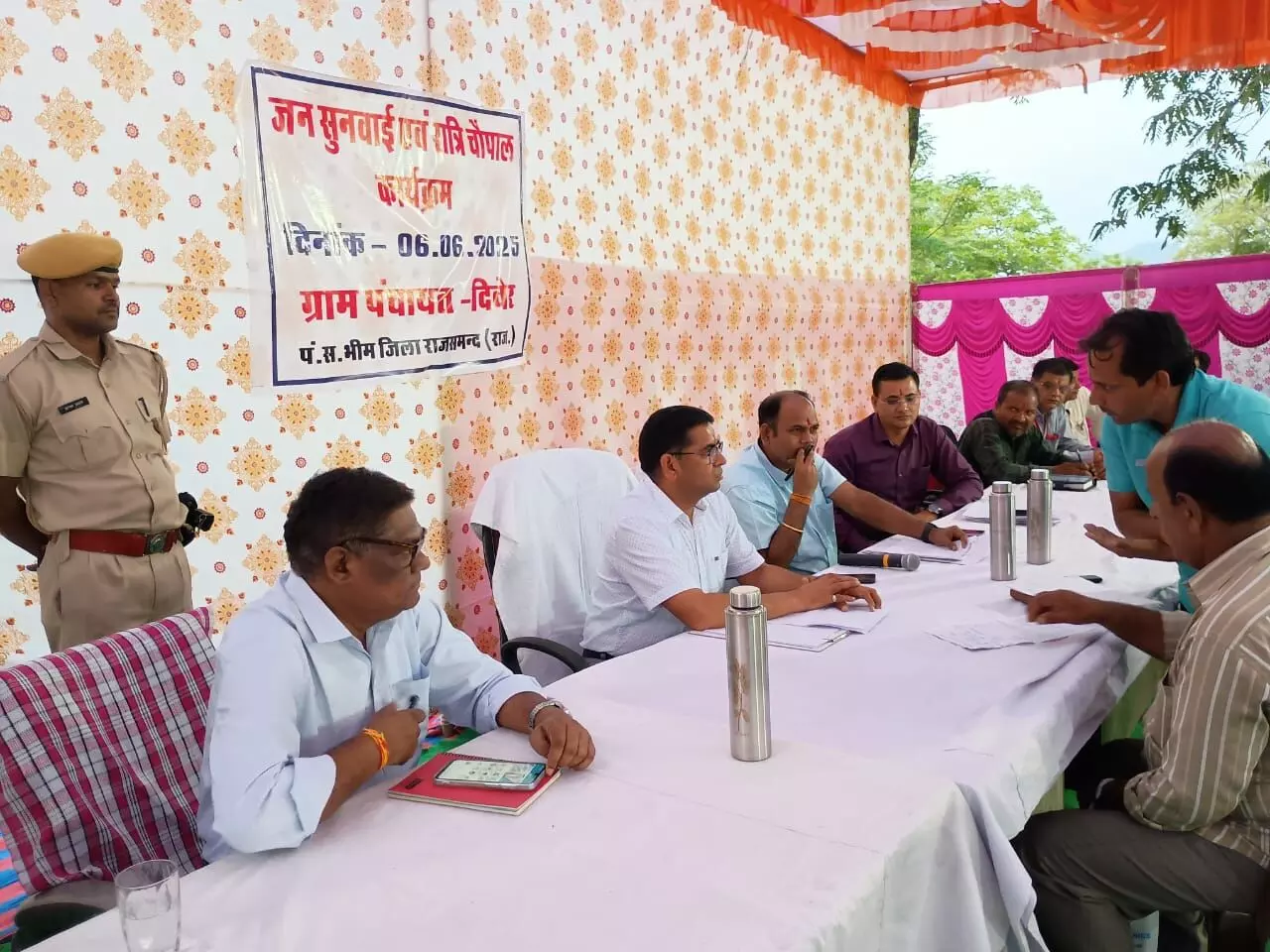 ग्राम दिवेर में हुई रात्रि चौपाल बनी ग्रामीणों का सहारा, मौके पर ही मिली राहत ग्राम दिवेर में हुई रात्रि चौपाल बनी ग्रामीणों का सहारा, मौके पर ही मिली राहत