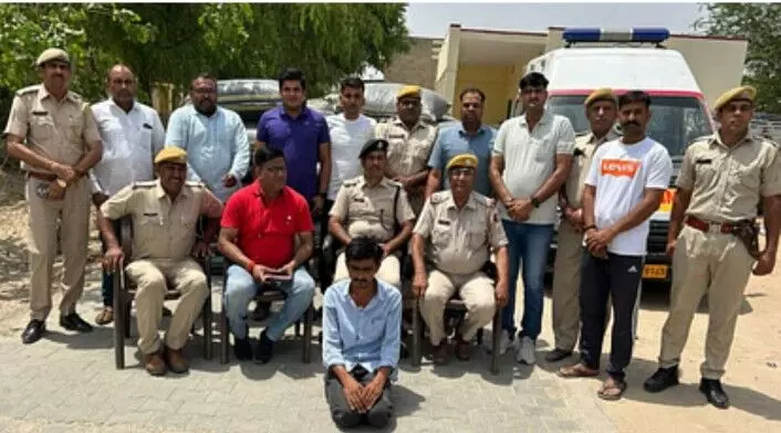 एंबुलेंस से 1.25 करोड़ का डोडा चूरा जब्त, आरोपी गिरफ्तार एंबुलेंस से 1.25 करोड़ का डोडा चूरा जब्त, आरोपी गिरफ्तार