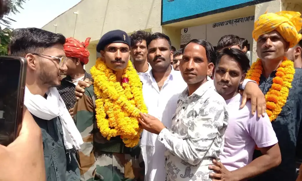 मांडलगढ़ में अग्निवीर पिंटू धाकड़ का भव्य स्वागत