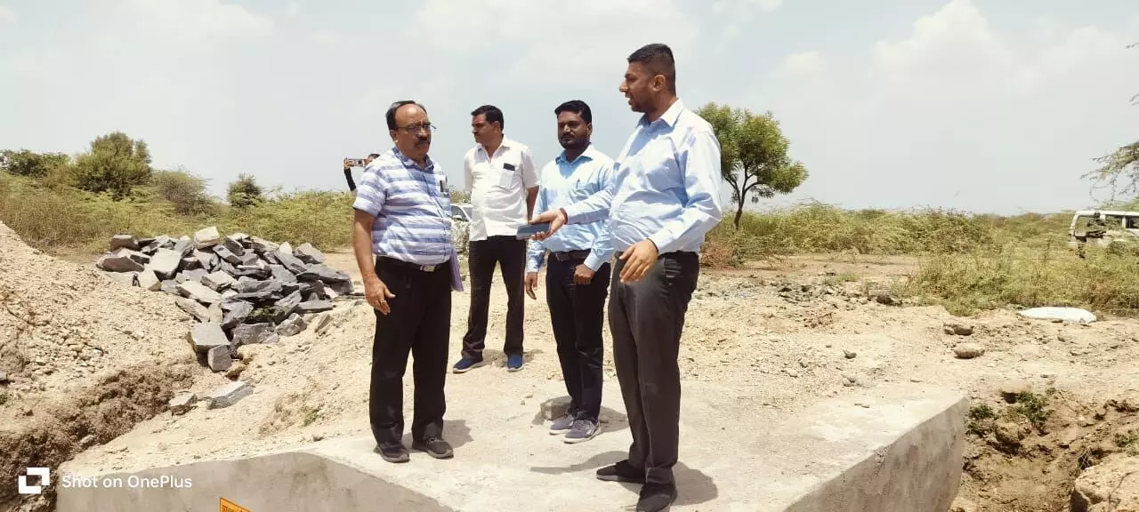खैराबाद में जल संरक्षण कार्यों का निरीक्षण, कलेक्टर ने दिए सतत विकास के निर्देश खैराबाद में जल संरक्षण कार्यों का निरीक्षण, कलेक्टर ने दिए सतत विकास के निर्देश