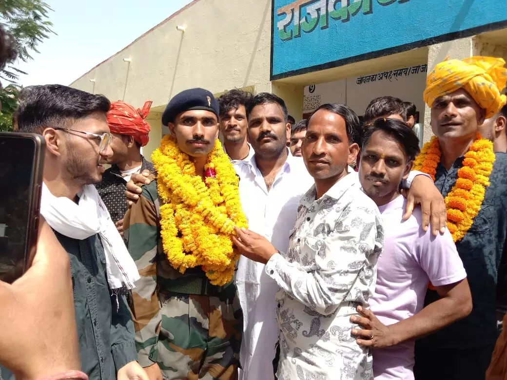 मांडलगढ़ में अग्निवीर पिंटू धाकड़ का भव्य स्वागत मांडलगढ़ में अग्निवीर पिंटू धाकड़ का भव्य स्वागत