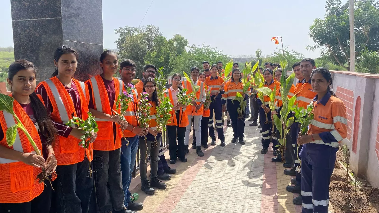 हिन्दुस्तान जिंक द्वारा रामपुरा आगुचा में समुदाय के साथ पर्यावरण सुरक्षा और सरंक्षण हेतु महत्वपूर्ण कदम हिन्दुस्तान जिंक द्वारा रामपुरा आगुचा में समुदाय के साथ पर्यावरण सुरक्षा और सरंक्षण हेतु महत्वपूर्ण कदम