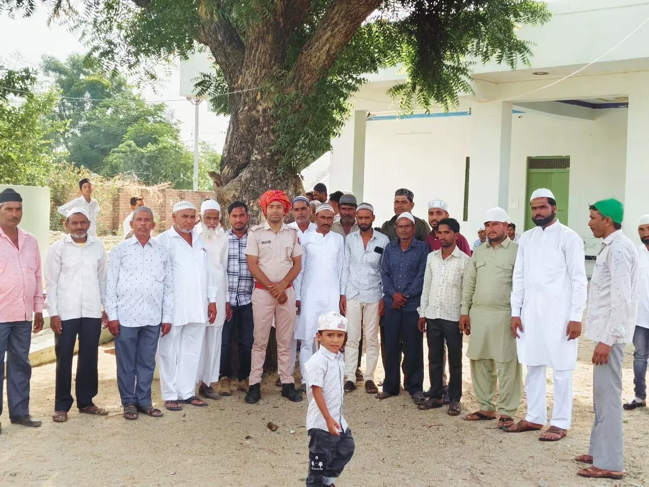 आकोला श्रीपुरा में मुस्लिम भाइयों ने ईद मनाई आकोला श्रीपुरा में मुस्लिम भाइयों ने ईद मनाई
