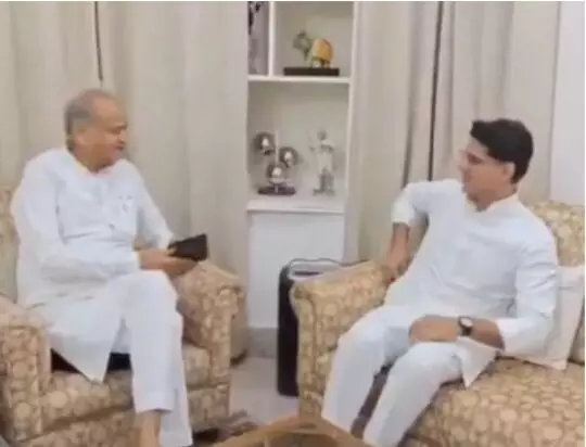 गहलोत-पायलट की मुलाकात, बंद कमरे में दो घंटे चली बैठक गहलोत-पायलट की मुलाकात, बंद कमरे में दो घंटे चली बैठक