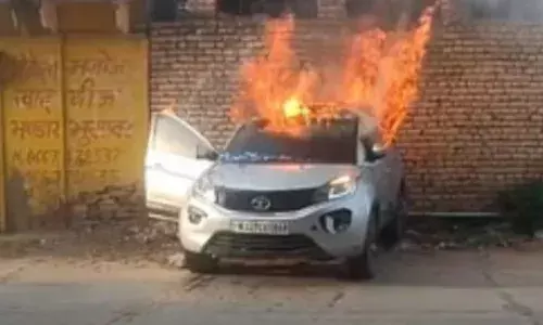 कार में जिंदा जले सरकारी चिकित्सक