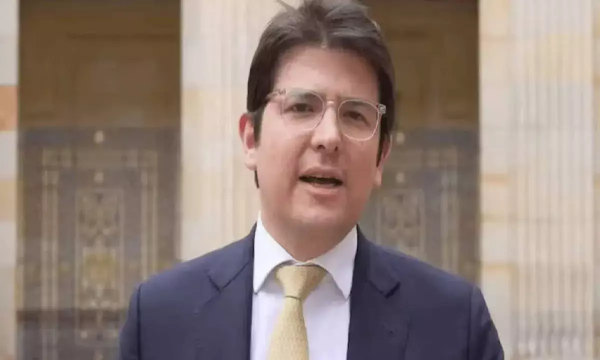 कोलंबिया में राष्ट्रपति उम्मीदवार को चुनावी रैली के दौरान सिर में मारी गोली, हमलावर गिरफ्तार कोलंबिया में राष्ट्रपति उम्मीदवार को चुनावी रैली के दौरान सिर में मारी गोली, हमलावर गिरफ्तार