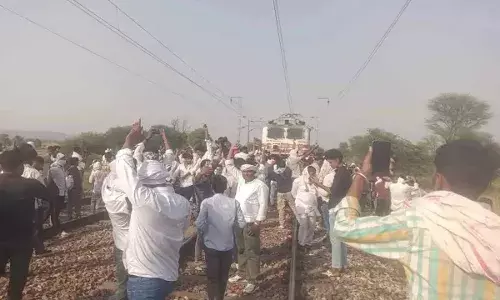 राजस्थान में गुर्जर महापंचायत खत्म, गुस्साए युवाओं ने दिल्ली-मुंबई रेलवे ट्रेक को किया जाम