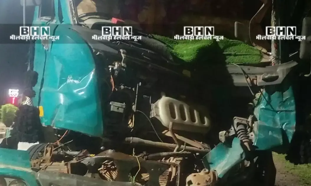 खड़े ट्रेलर को मारी डंपर ने टक्कर,कोई हताहत नहीं