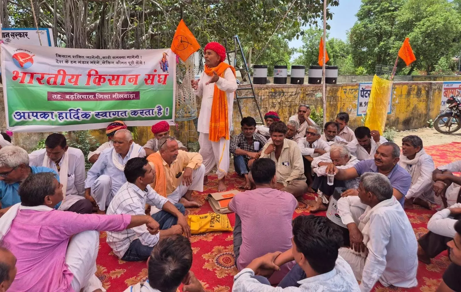 अफीम किसानों का प्रदर्शन: डोडा नष्टीकरण मुआवजे की मांग अफीम किसानों का प्रदर्शन: डोडा नष्टीकरण मुआवजे की मांग