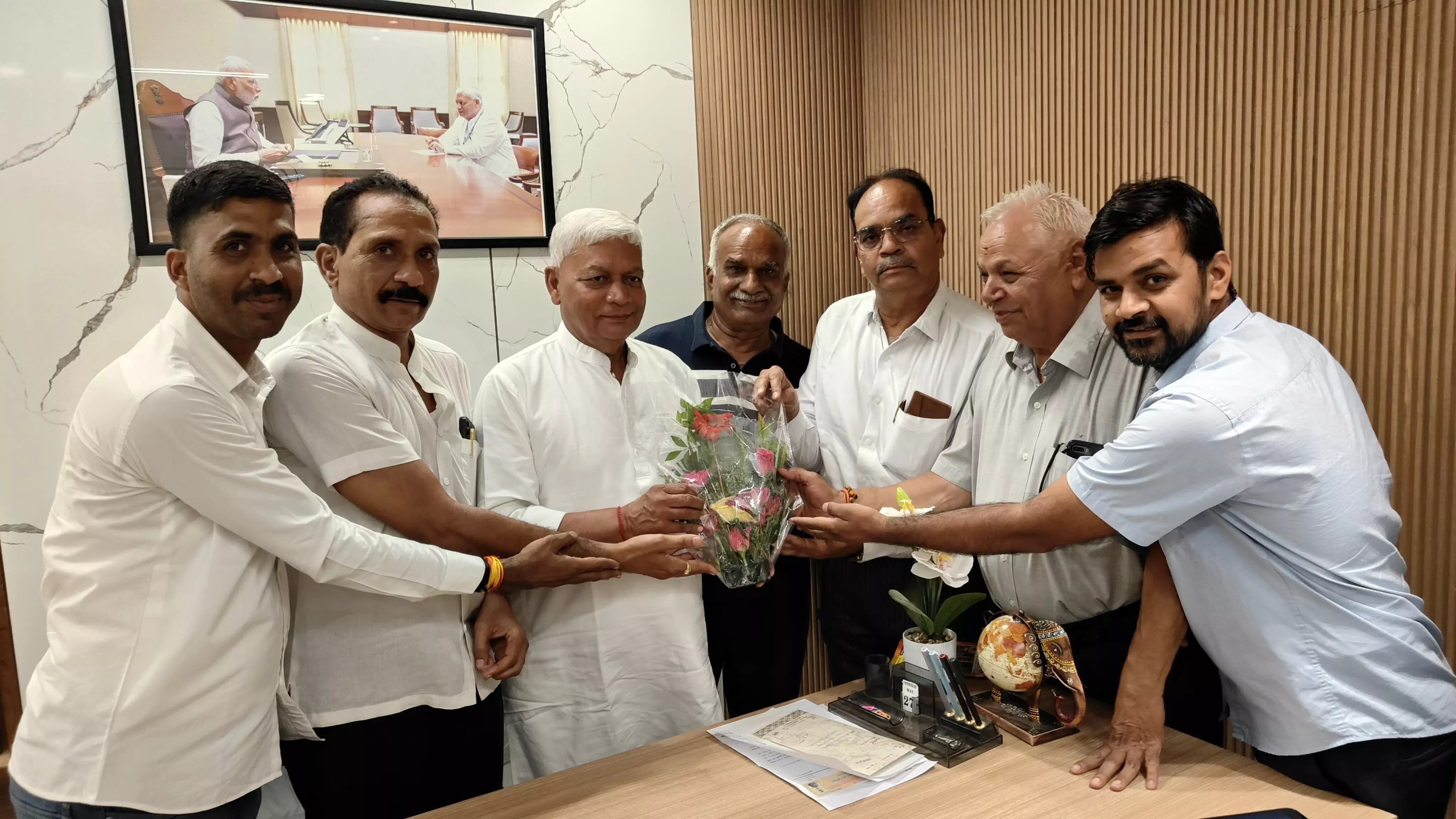 सतत सेवा संस्थान द्वारा सांसद दामोदर अग्रवाल का सम्मान सतत सेवा संस्थान द्वारा सांसद दामोदर अग्रवाल का सम्मान