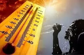 पारा चढ़ा तो उमस भरी गर्मी ने किया बेहाल...धूप ने झुलसाया पारा चढ़ा तो उमस भरी गर्मी ने किया बेहाल...धूप ने झुलसाया