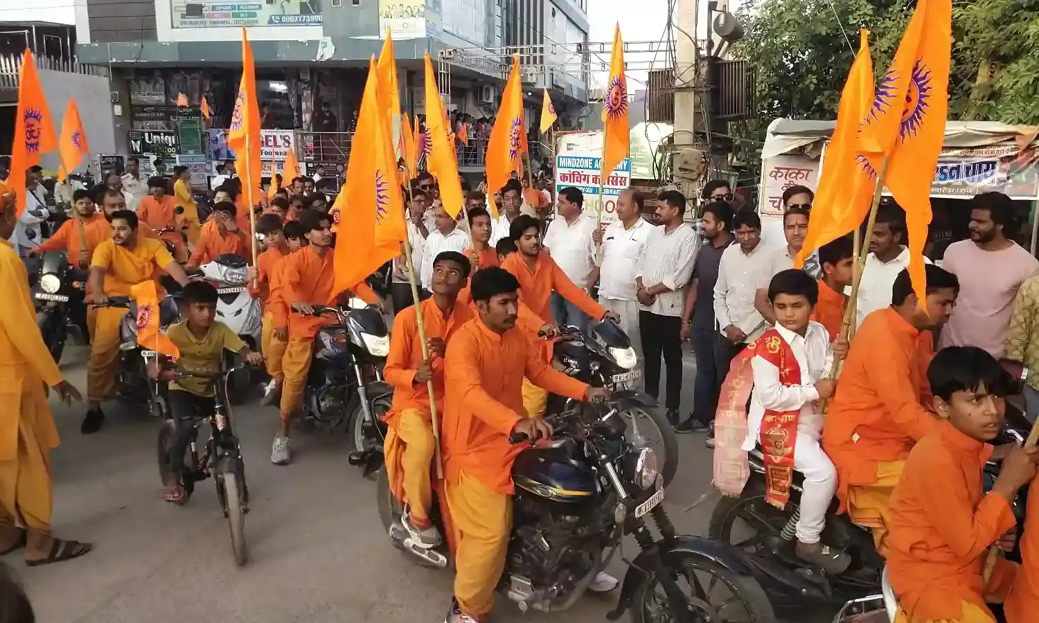श्री कल्ला जी वेदपीठ से निकली वाहन रैली को केसरिया झंडी दिखाकर किया रवाना