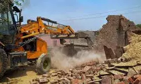 रेप  के आरोपी श्रीभगवान सोनी के आश्रम पर  चला  बुलडोजर