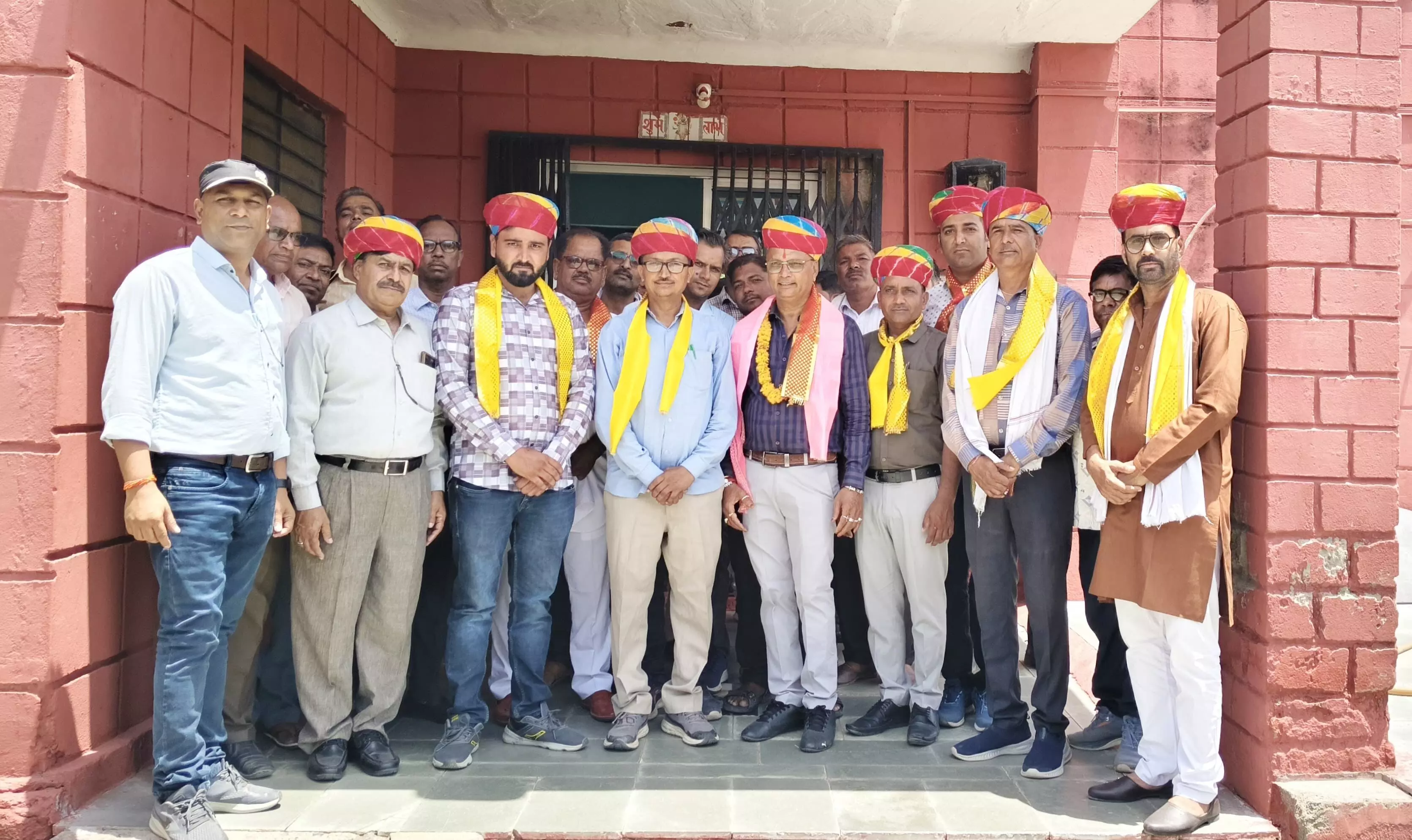 पोखरना के ब्लॉक कार्डिनेटर जोइनिंग पर शिक्षक संघ ने किया सम्मान पोखरना के ब्लॉक कार्डिनेटर जोइनिंग पर शिक्षक संघ ने किया सम्मान