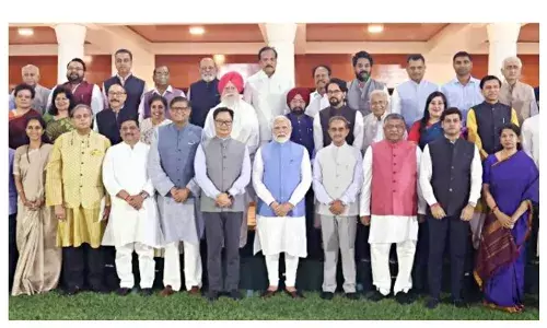 विदेश से लौटे प्रतिनिधिमंडल से पीएम मोदी ने की मुलाकात