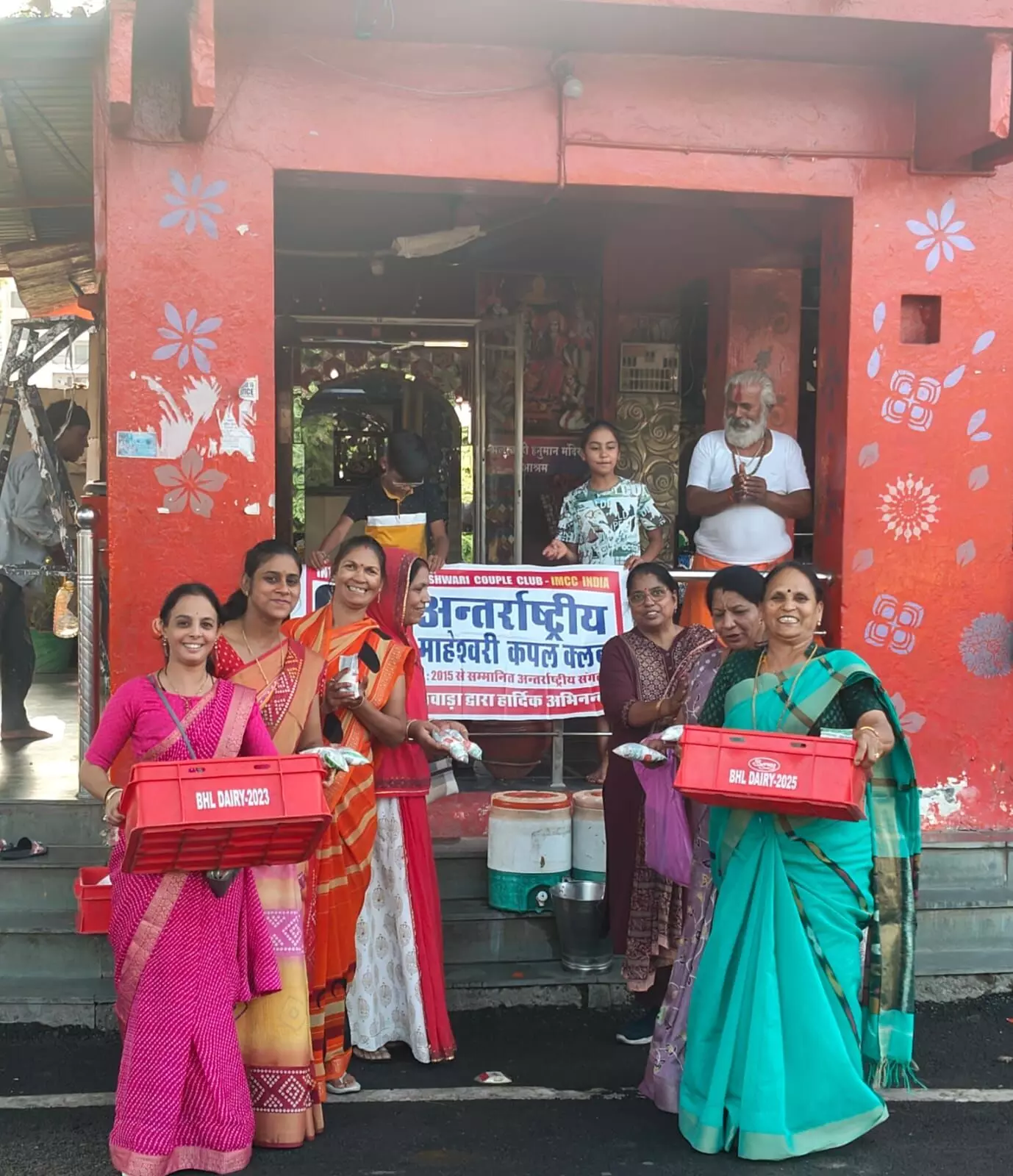 छाछ के 451 पेकेट का किया वितरण छाछ के 451 पेकेट का किया वितरण