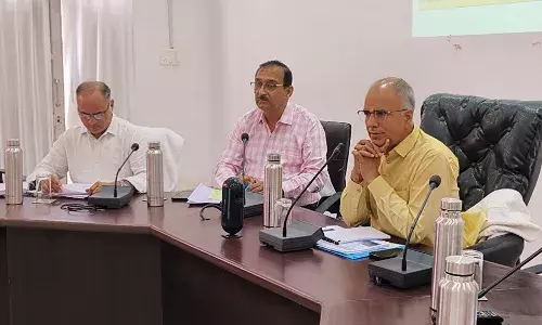 पीएचईडी मंत्री ने ली संभाग स्तरीय अधिकारियों की बैठक