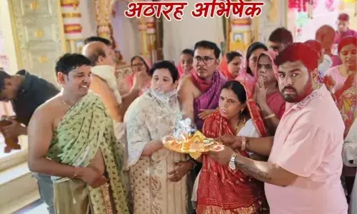 धनोप में श्री शीतलनाथ जैन श्वेतांबर मंदिर में धूमधाम से ध्वजा चढ़ाई
