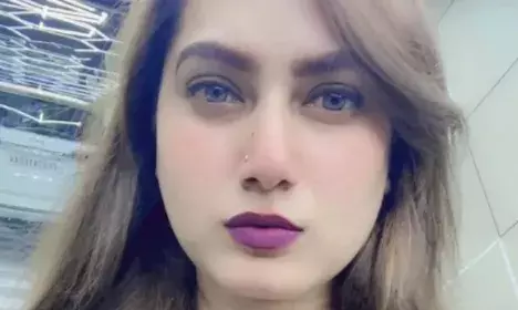 अस्पताल की पार्किंग में कार में मिली  लाश