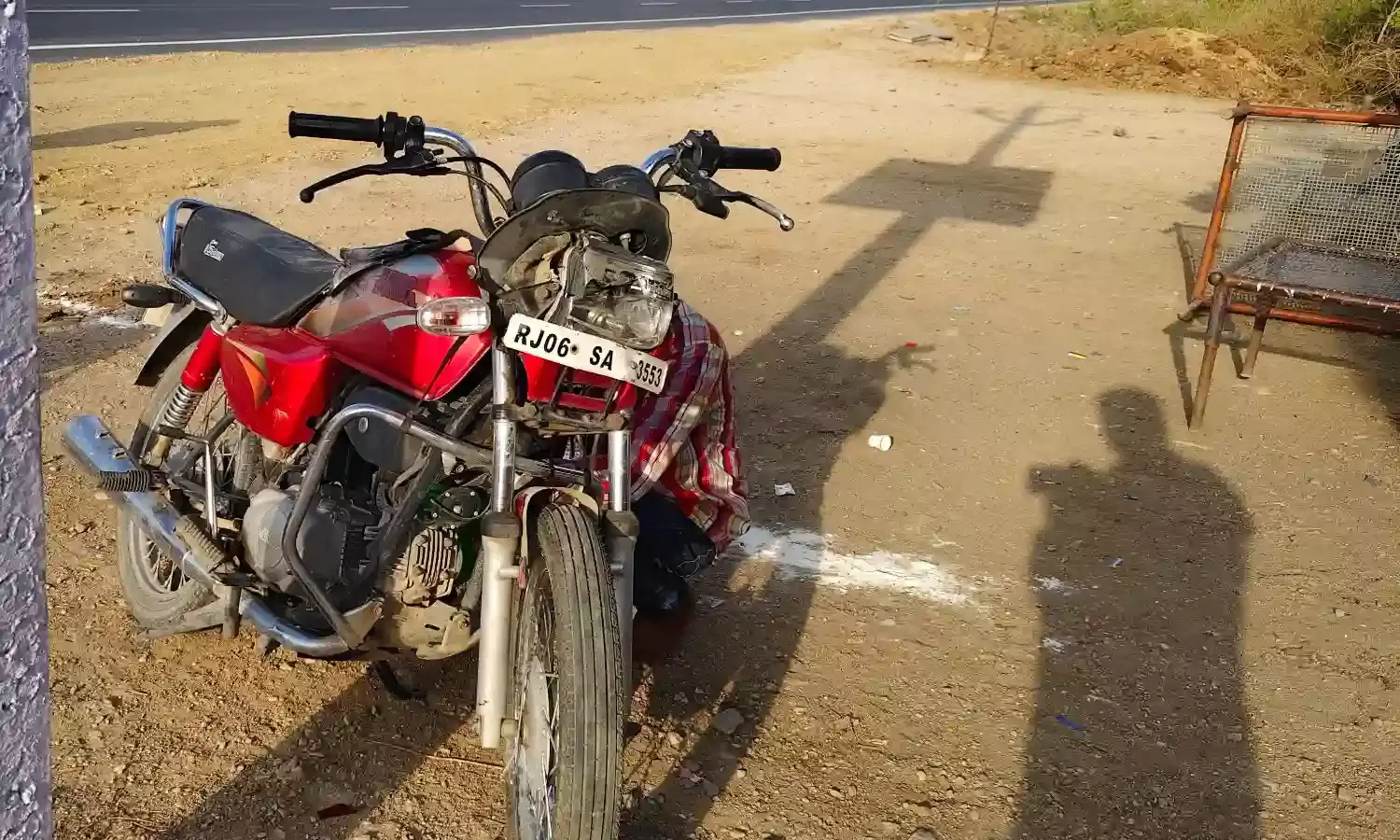 कार ने बाइक को मारी टक्कर, एक घायल
